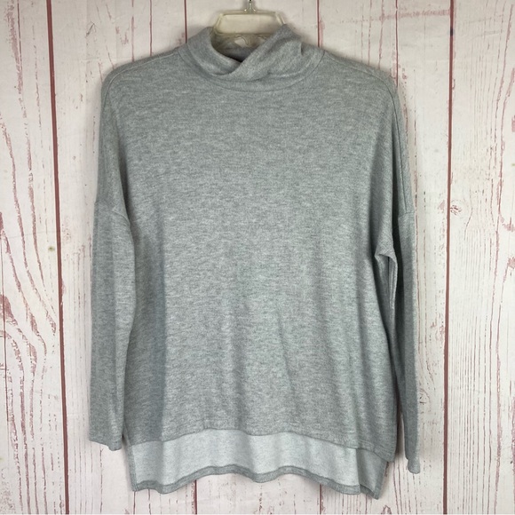 Lucky Brand Sweaters - Lucky Brand S Small Basic Turtle Neck Top Gray Lightweight Stretch High Low Hem